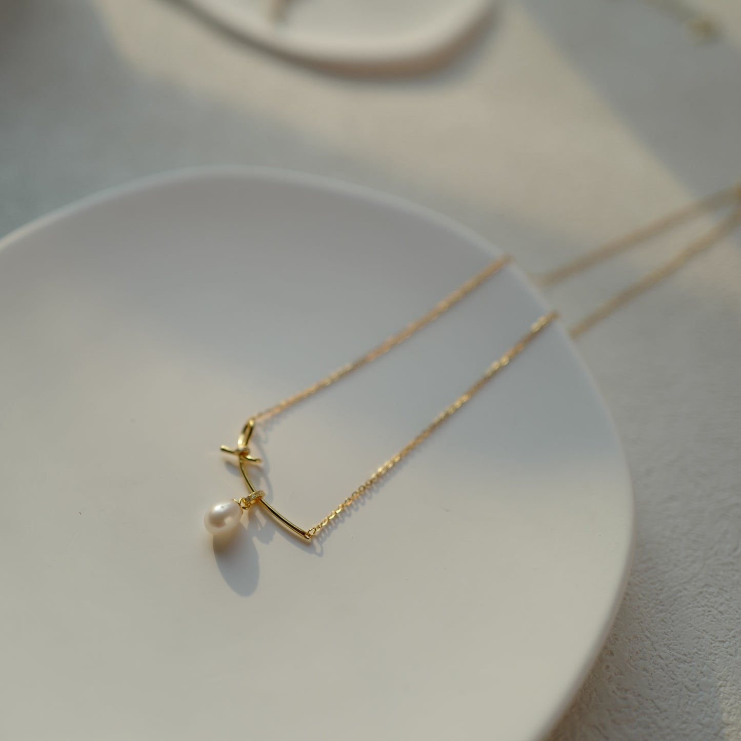 Smiling bow and pearl necklace