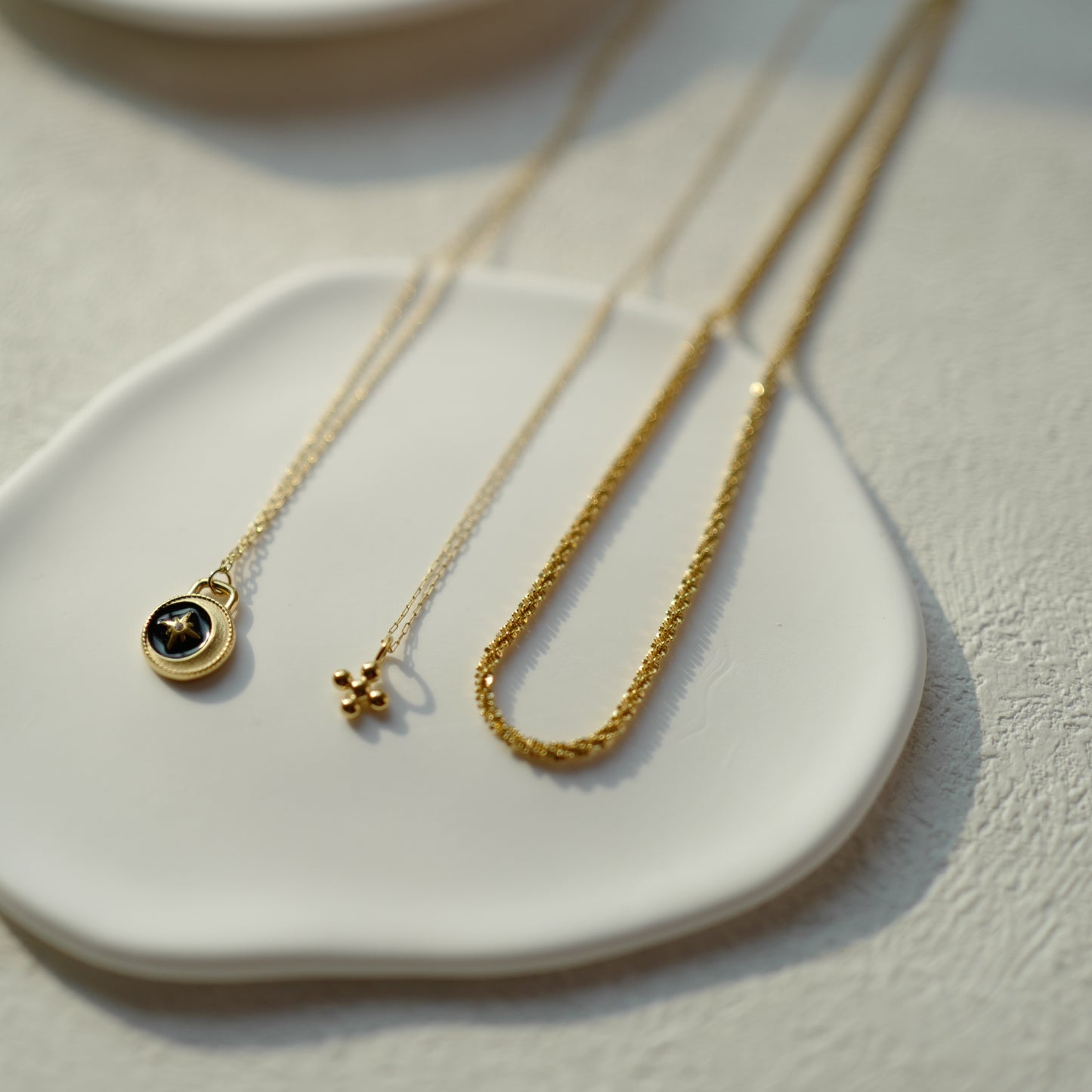 Cross five necklace